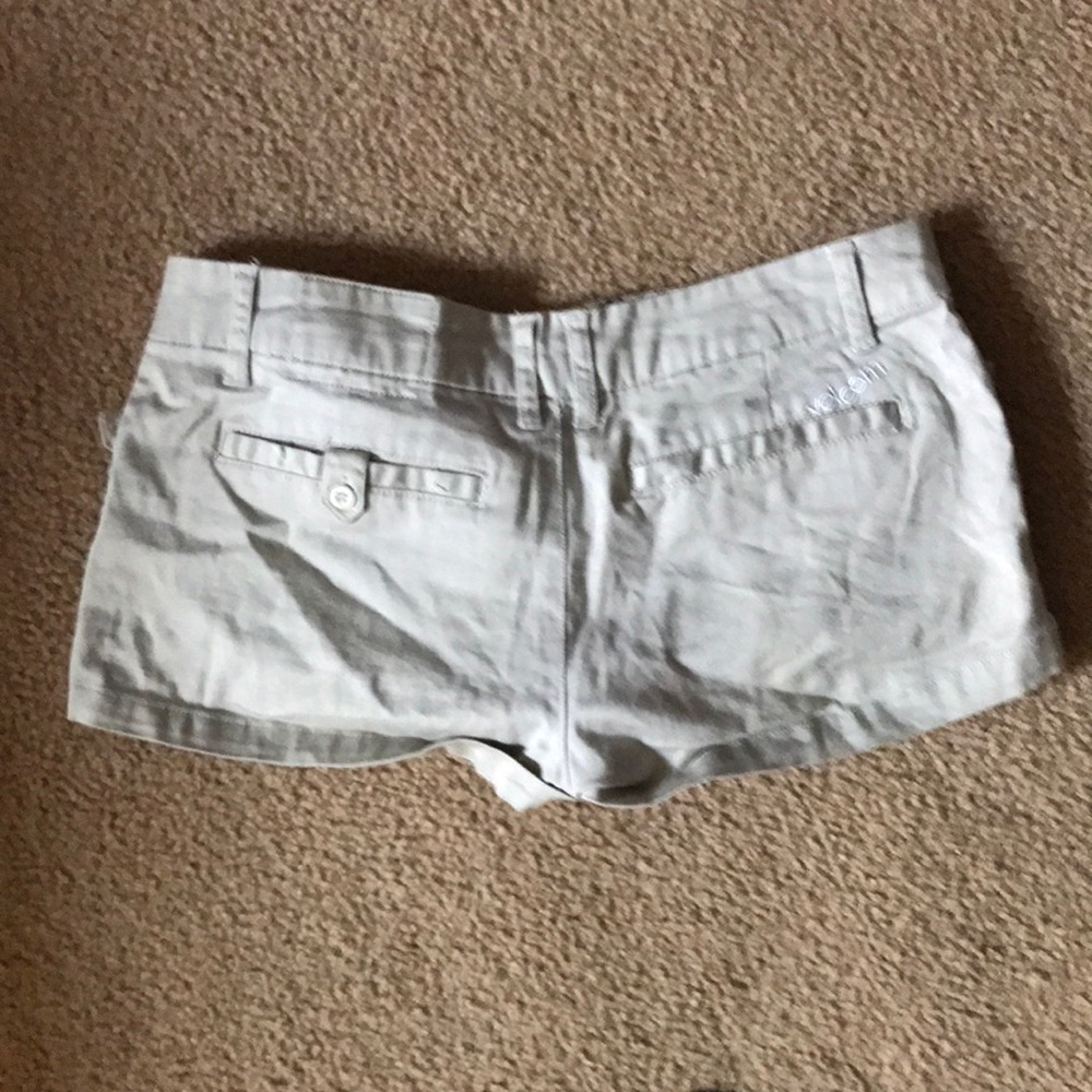 Shorts - Picture 3 of 5